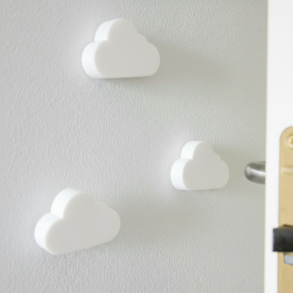 Dørstoppere i skum, formet som skyer